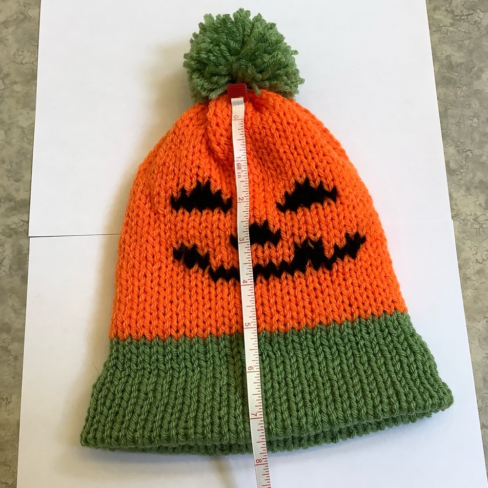 New Handmade Infant/Toddler Knitted Pumpkin Beanie with a Pom-Pom - Picture 4 of 9